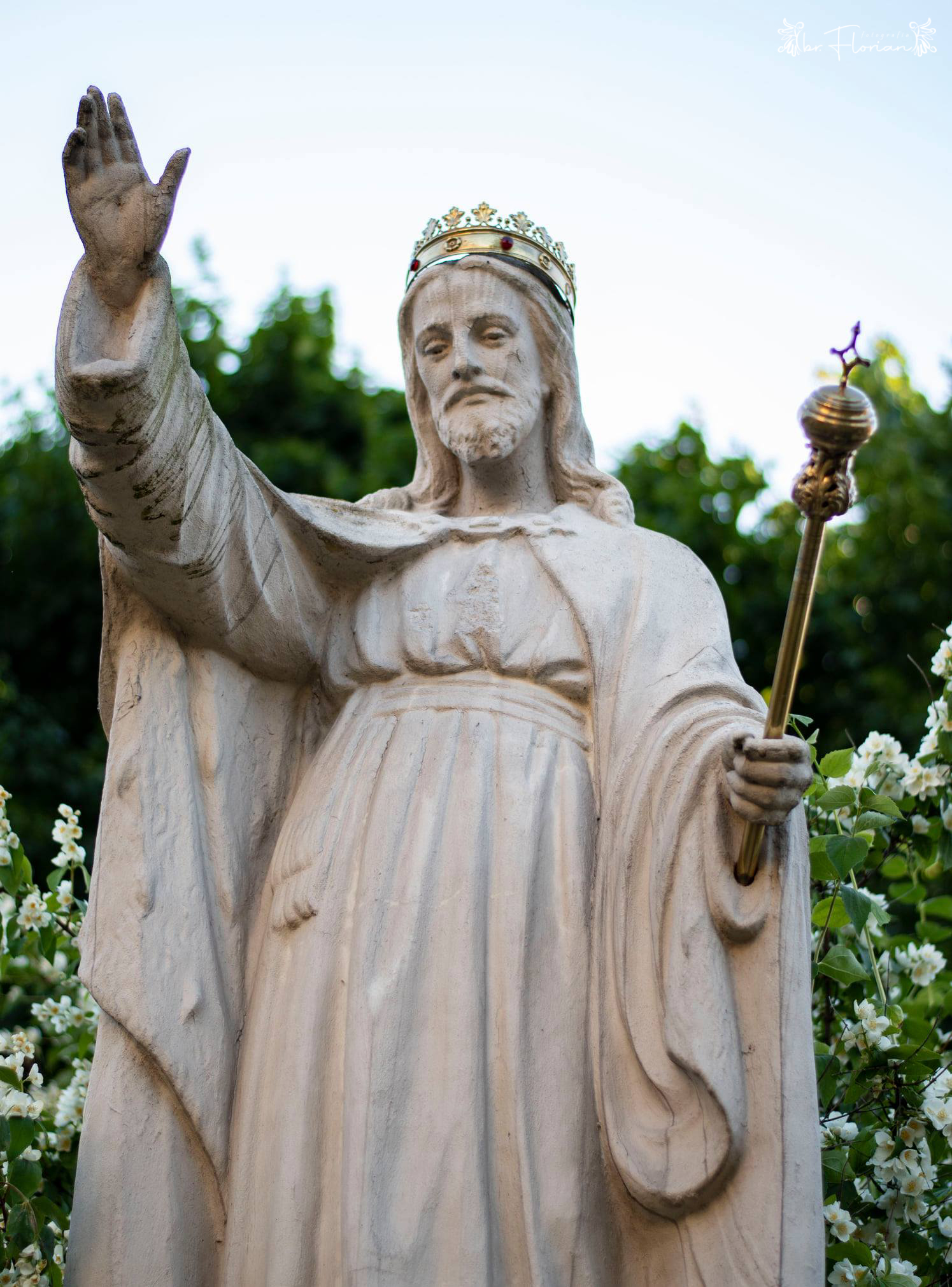 jesus-sculpture